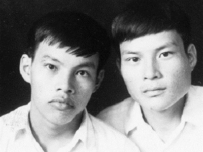Sao Hồng (bên trái) thời còn là sinh viên trường Y.